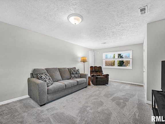 3rd image of 303 Powers Ave