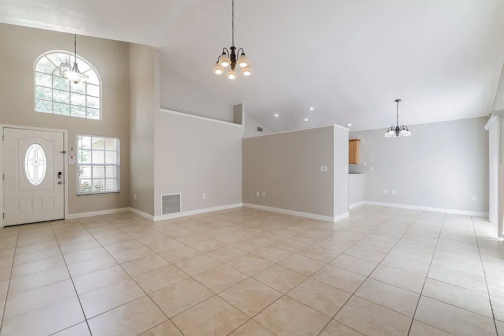 3 bed, 2.0 bath, 1326 sqft, $2,330 — Photo 3