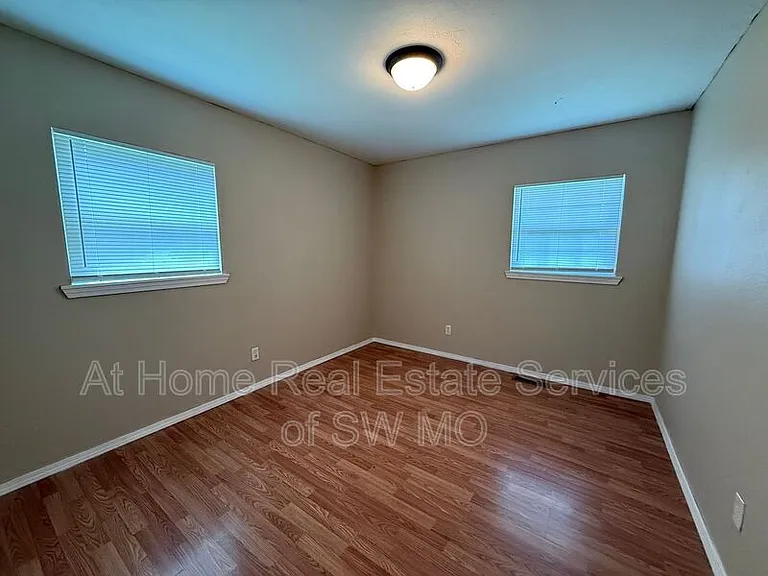 1426 W State St — Photo 11