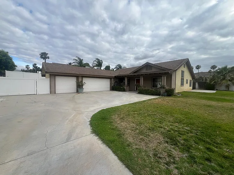 3014 Michelle Dr — Photo 1