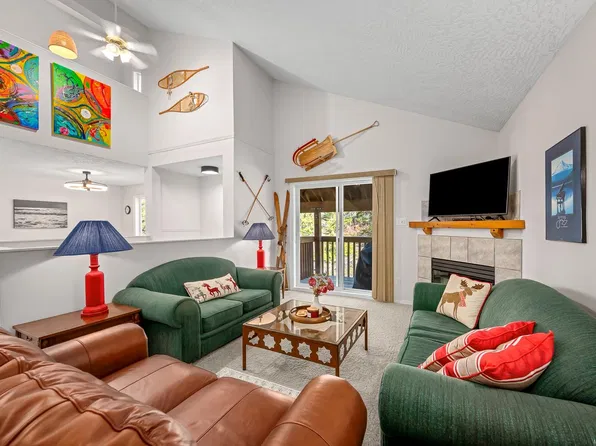 828 Washington Cres #C, Courtenay, BC V9N 7S5
