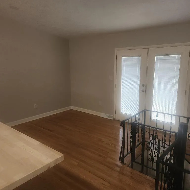 8600 Everett St — Photo 2