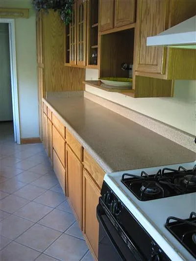1384 Somerset Dr — Photo 2