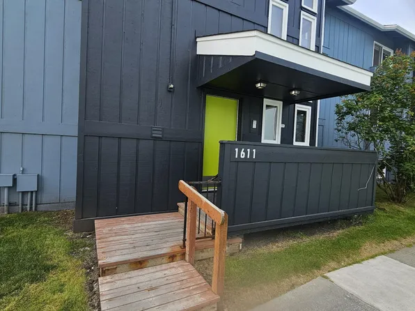 1611 Eastridge Dr APT 201, Anchorage, AK 99501