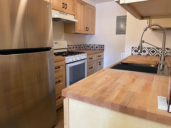 5th image of 925 6th St NW Suite 2