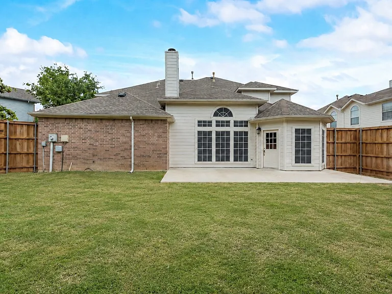 214 Sherwood Dr — Photo 17