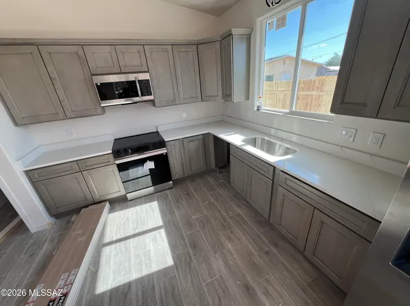 827 E 33rd St, Tucson, AZ 85713