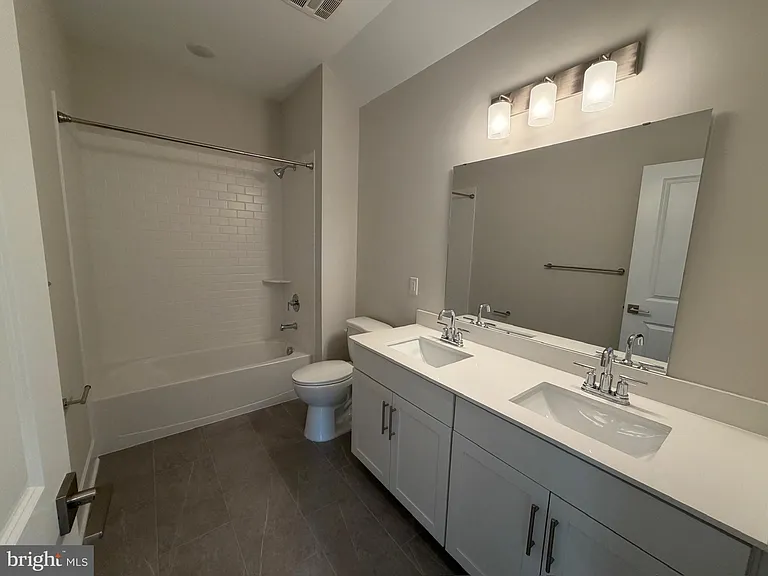 1404 Justin Dr — Photo 11