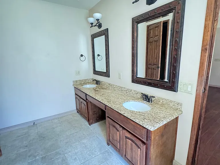 421 Cottonwood Ave — Photo 9