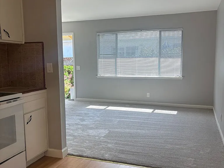 210 Murlagan Ave — Photo 2
