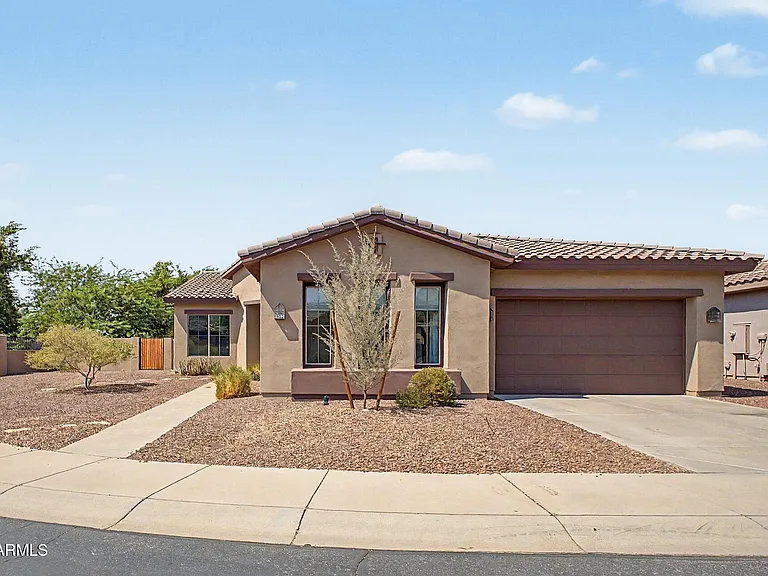 1902 E Desert Ln — Photo 6