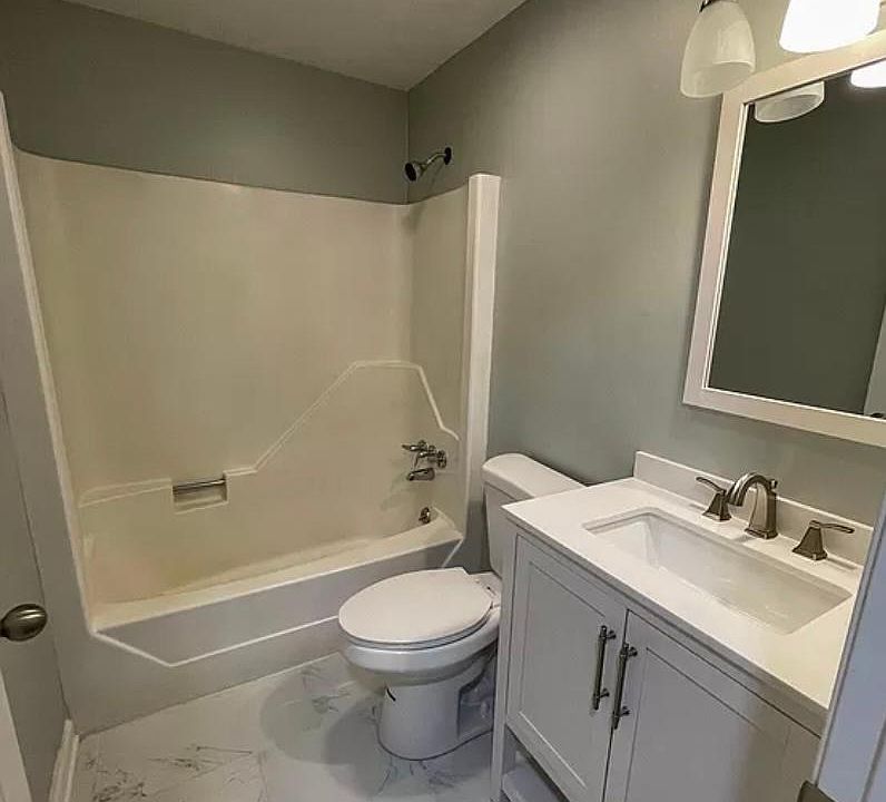 2nd image of 414 High St #2