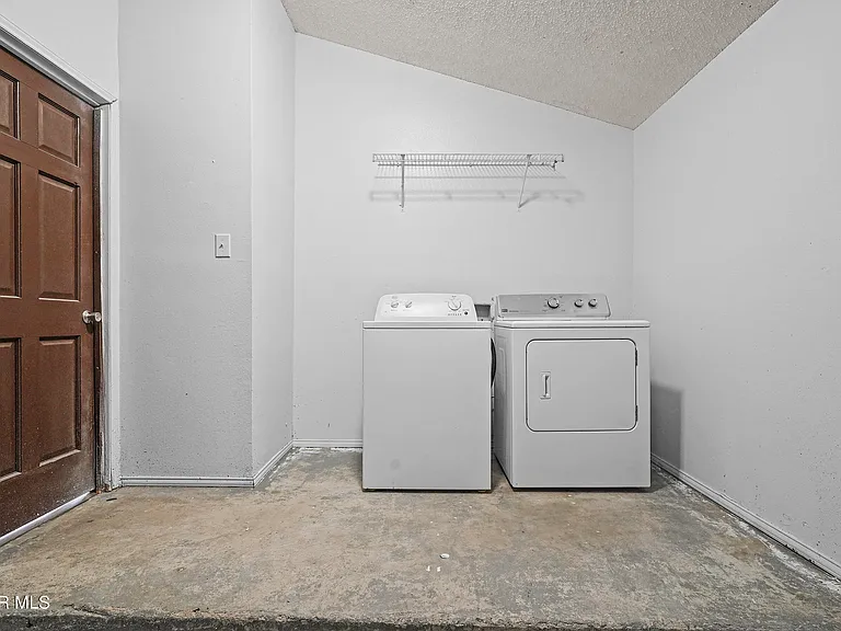 6713 Heartstone Ct — Photo 19