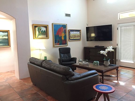 Family rm, bdrms to left