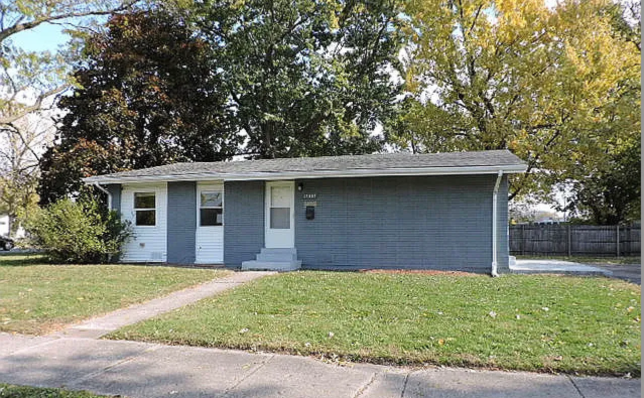 15403 Dorchester Ave photo 1