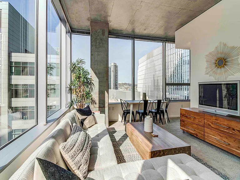Apartment 1104 2x2