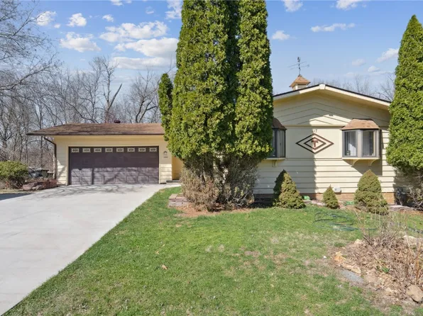 117 Lakeside Dr NE, Solon, IA 52333