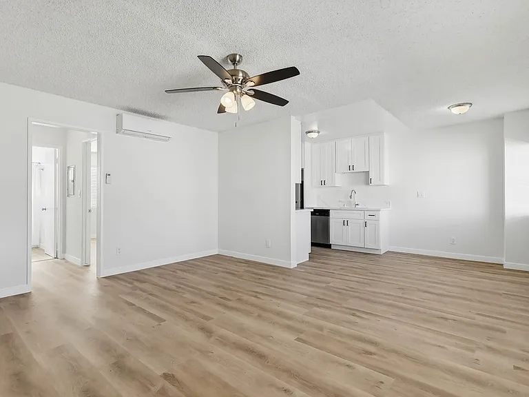 Apartment Building in Park Mesa Heights with Laundry On-Site and Parking — Photo 11