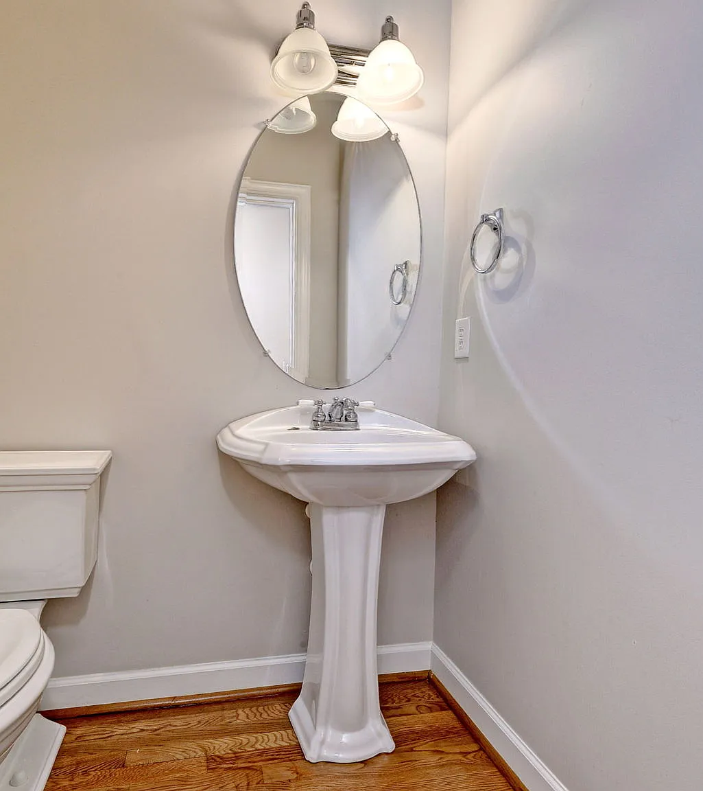 3 bed, 2562 sqft, $3,045 — Photo 1