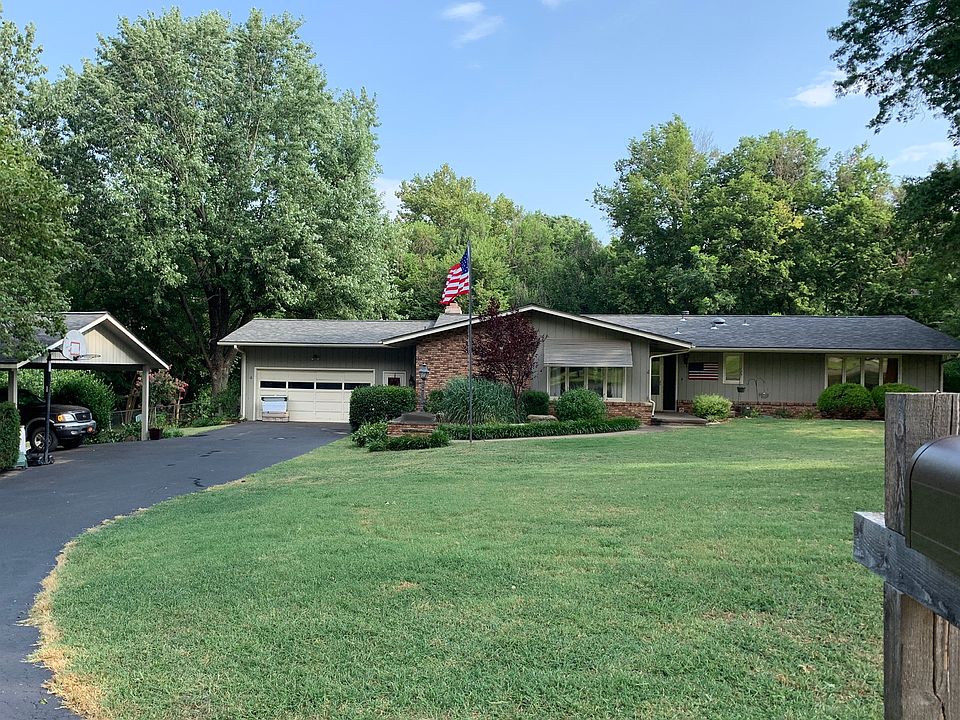 1st image of 4 Edgewood Ln