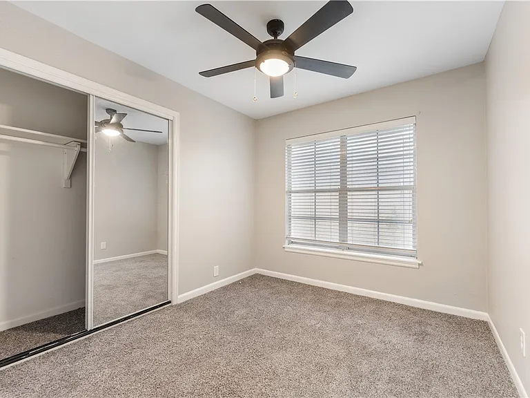 4937 Holmes Dr — Photo 16
