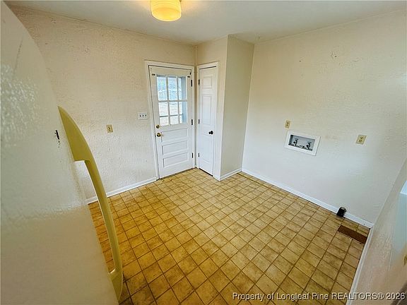 5th image of 1104-1 Ayton Pl