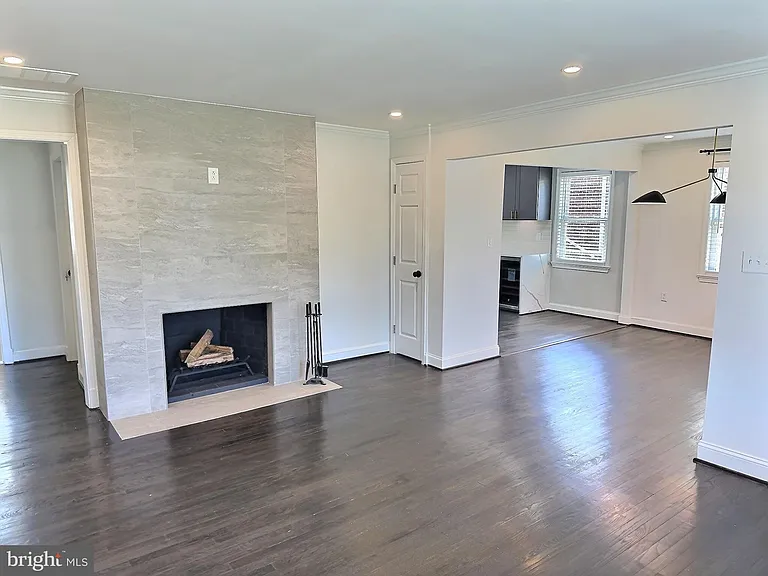 2913 Fairlawn St — Photo 2