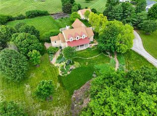 23233 S Oakview Dr, Spring Hill, KS 66083