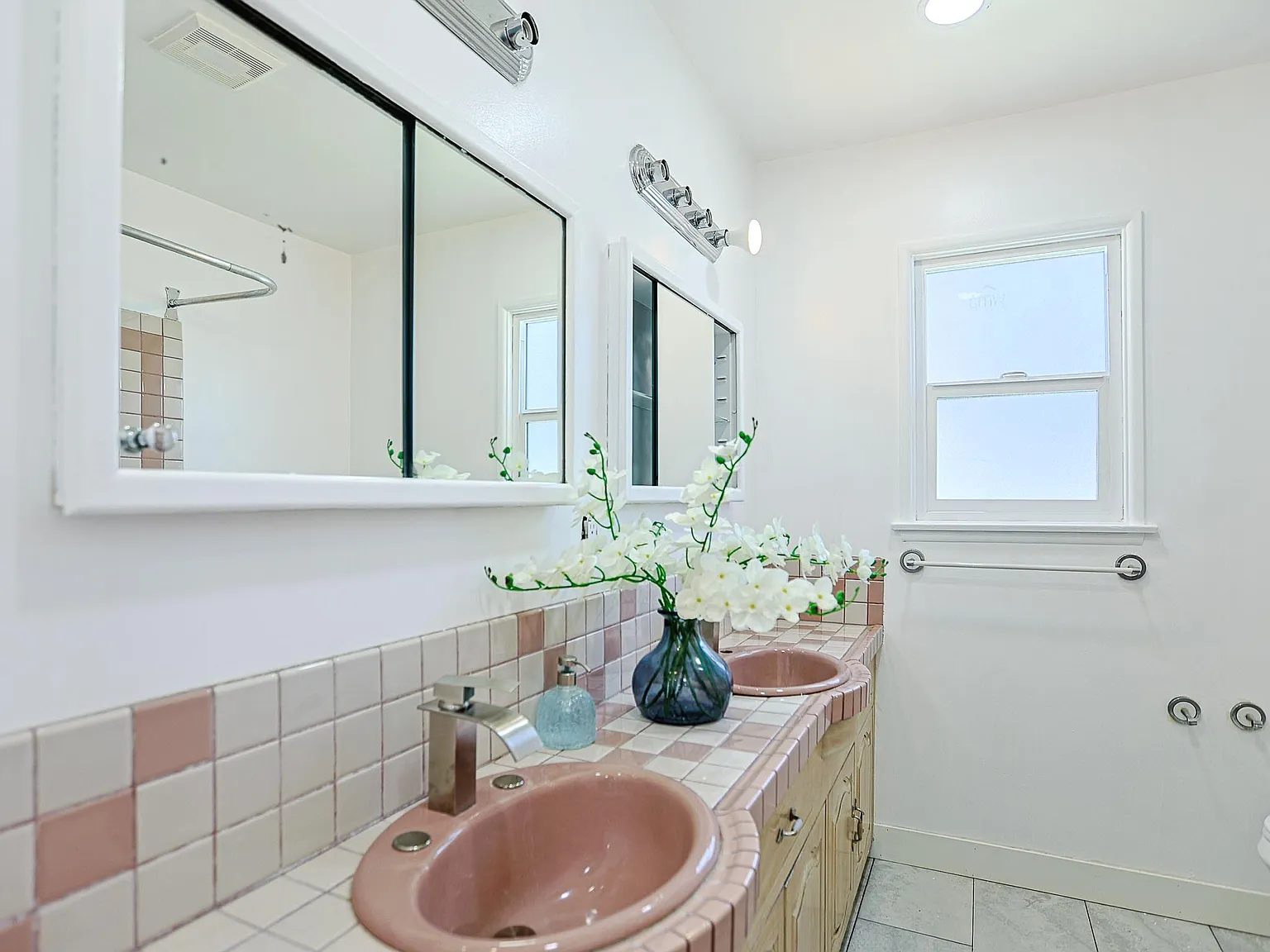 3 bed, 1349 sqft, $4,600 — Photo 4