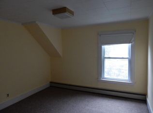 121 Riverside Dr APT 3, Auburn, ME 04210