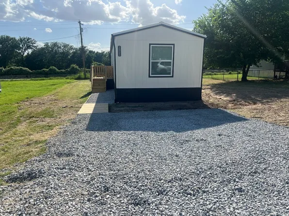 1525 Lark Ct, Azle, TX 76020