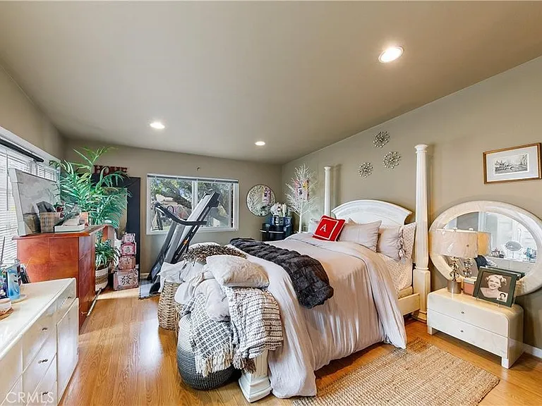 3907 Edgehill Dr — Photo 8