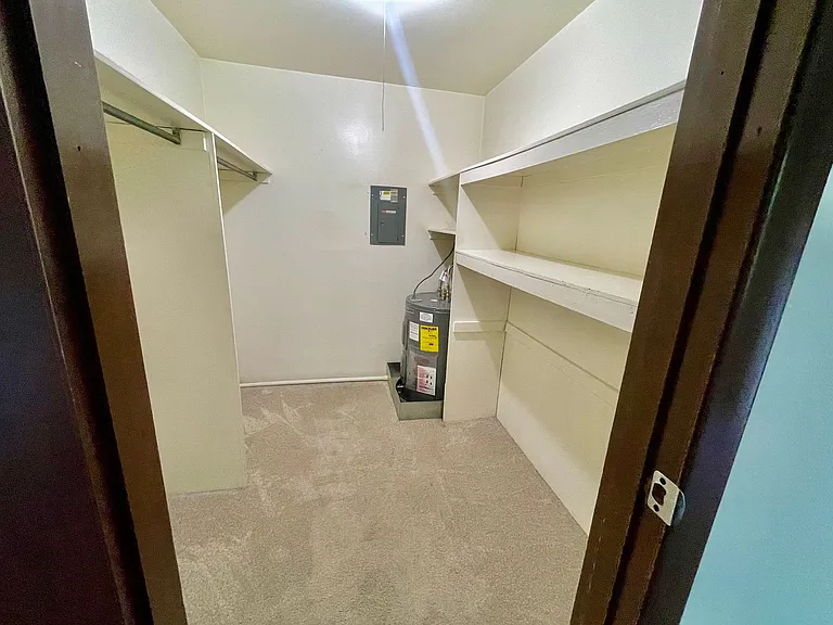 946 Carle Street — Photo 10