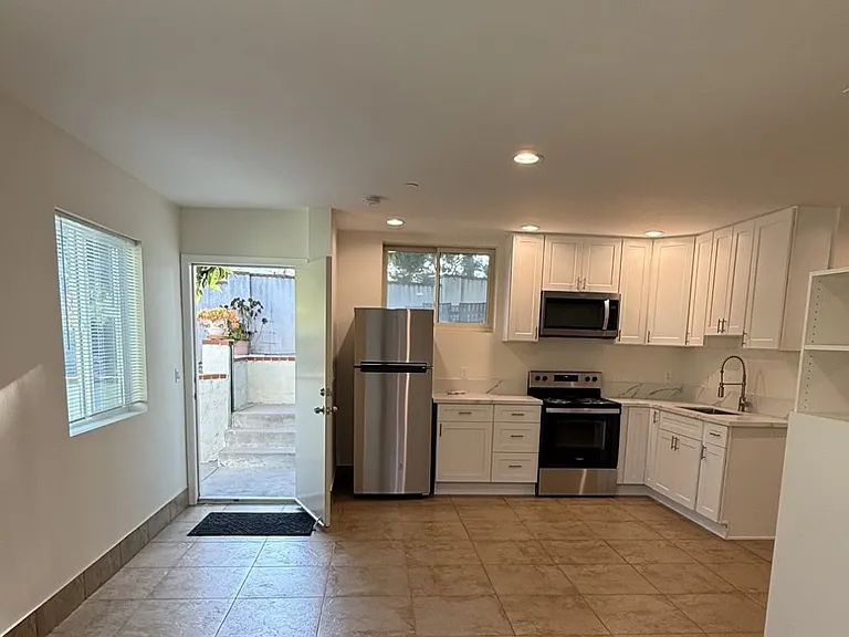 2954 Hermosa Ave #A — Photo 10