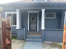 1225 Macarthur Blvd, Oakland, CA