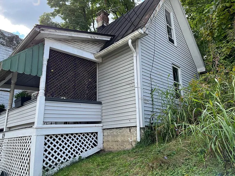 829 Main St — Photo 2