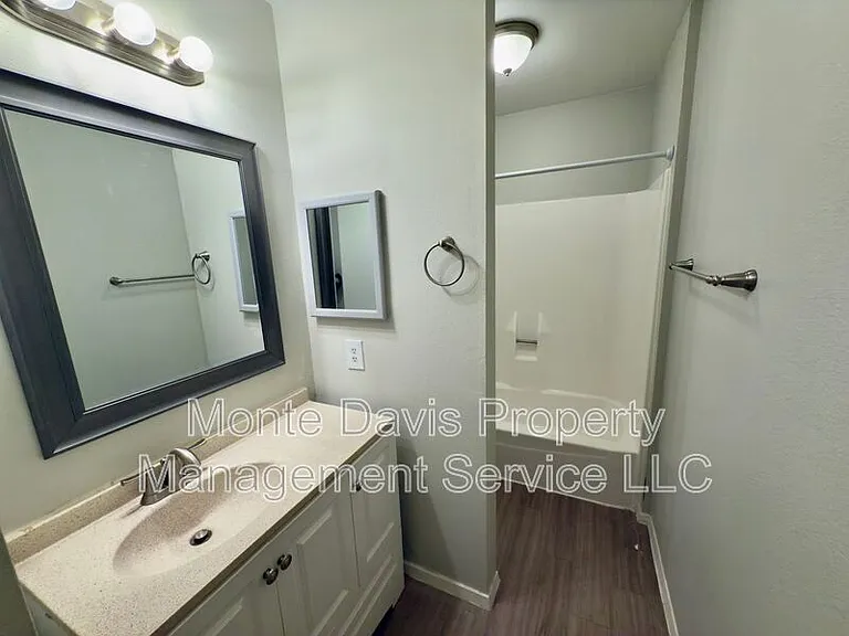 8907 Parkfield Dr #101 — Photo 14