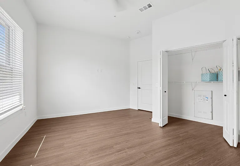 Seabrook Square — Photo 10