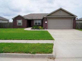 427 E McCann Rd, Rogers, AR 72758