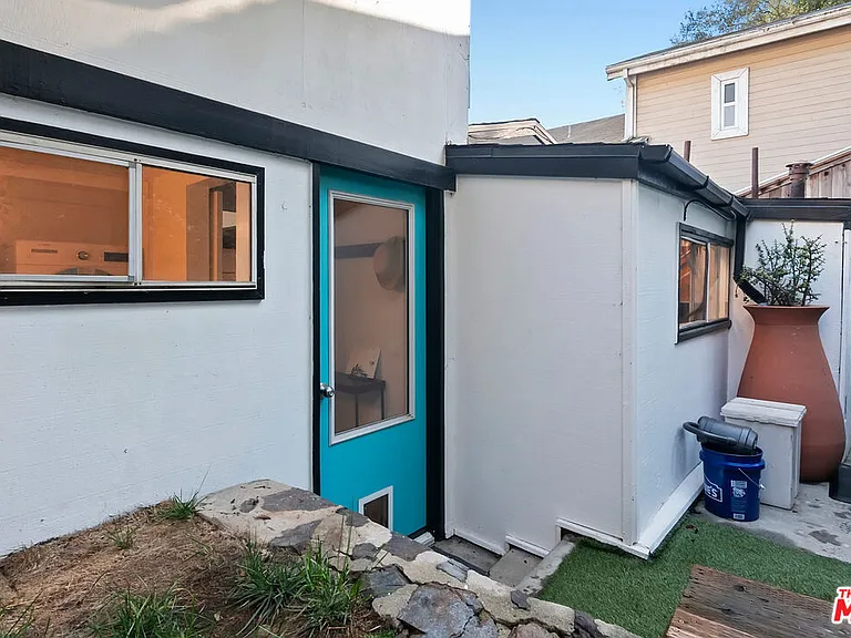 1653 N Beverly Glen Blvd — Photo 15