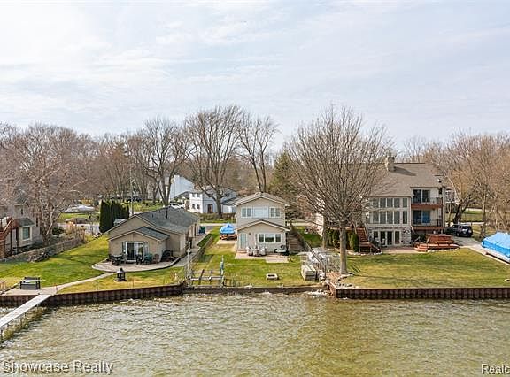 3rd image of 1327 W Lake Dr