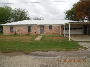 800 Trickham St, Bangs, TX 76823