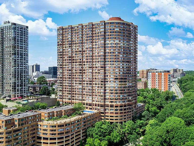 Discover luxury living at The Palisades!