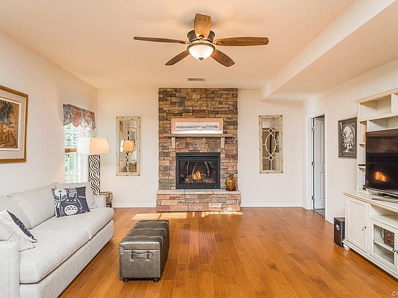 4th image of 10470 Eagle Ct