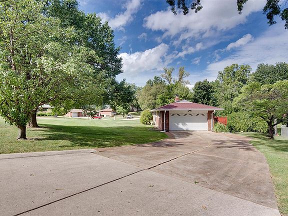3rd image of 9914 Crestwick Dr