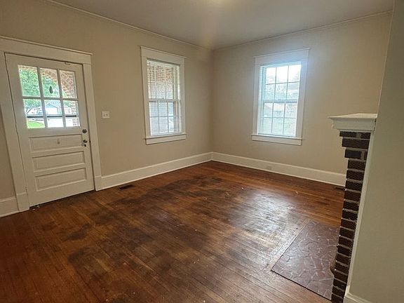3rd image of 406 Bond Ave