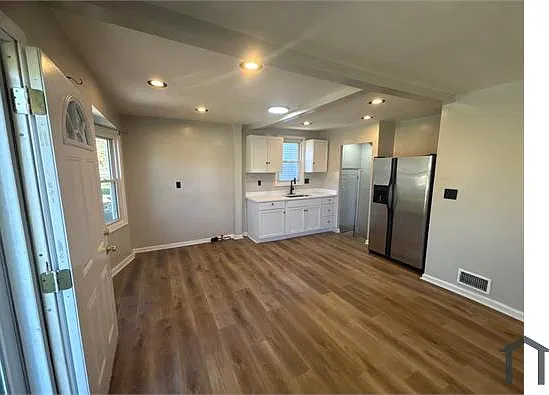 3 bed, 4792 sqft, $1,300 — Photo 3
