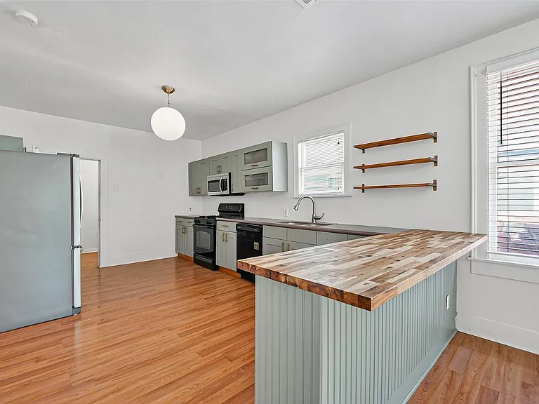 2519 Stevens St — Photo 17