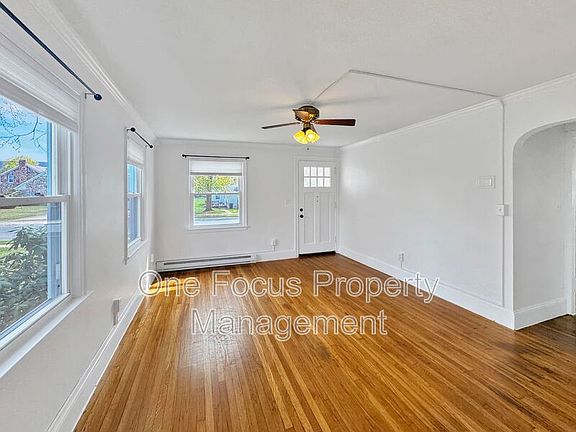 3rd image of 517 Weldon St
