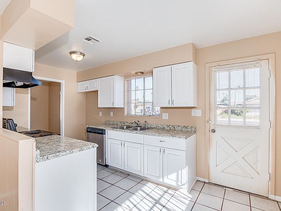 3rd image of 3928 W Orange Dr